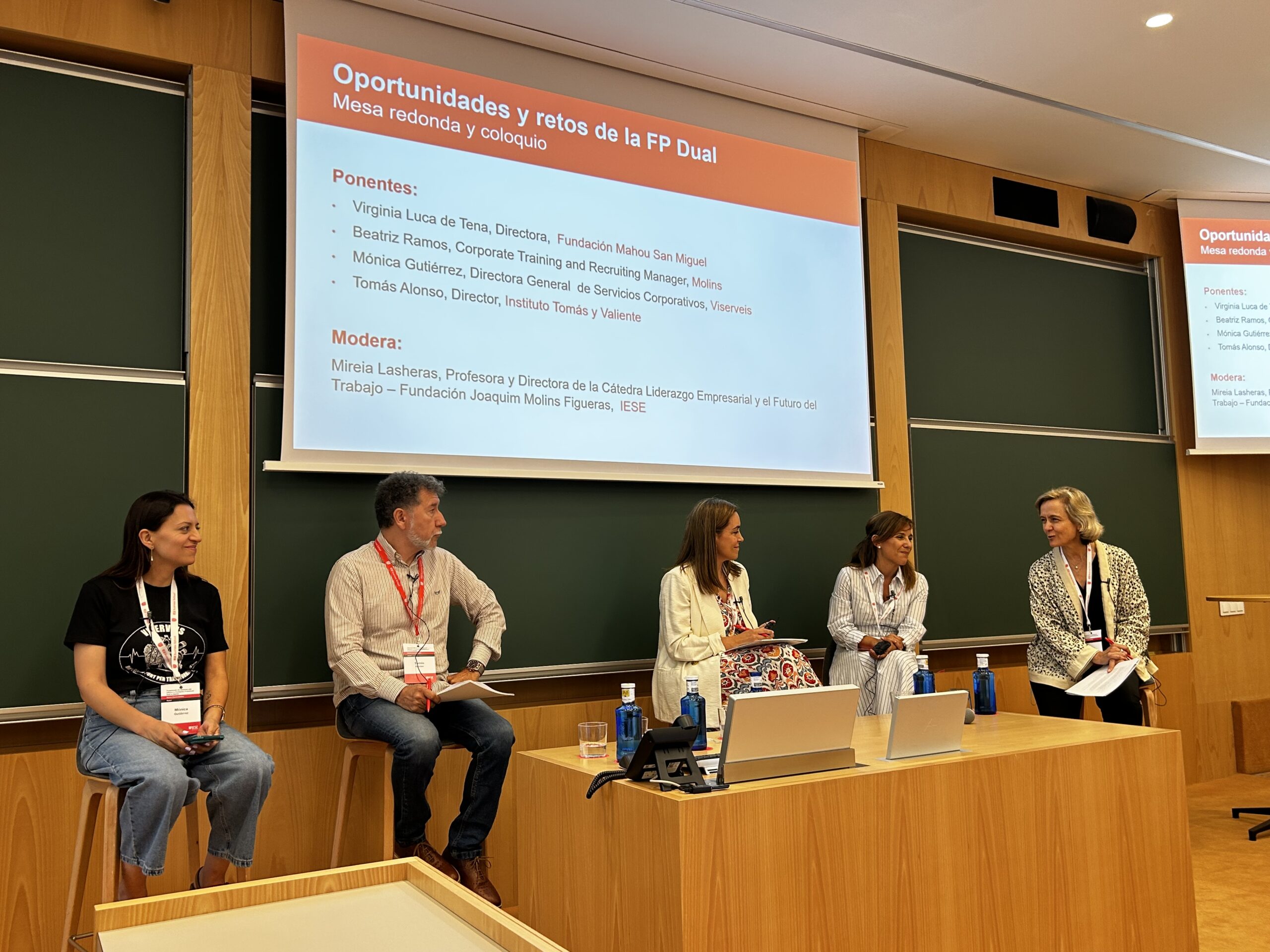 Mesa redonda del informe FP Dual en España, con Mireia de Las Heras, Virgina Luca de Tena, Beatriz Ramon, Mónica Guitiérrez y Tomás Alonso